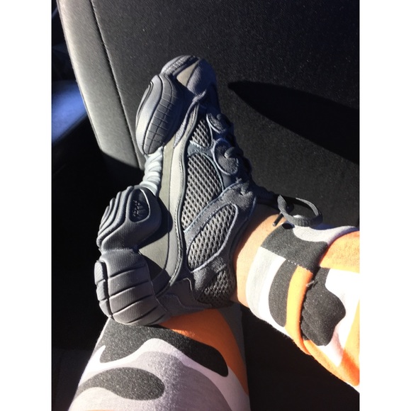 Yeezy  500 - Picture 1 of 8